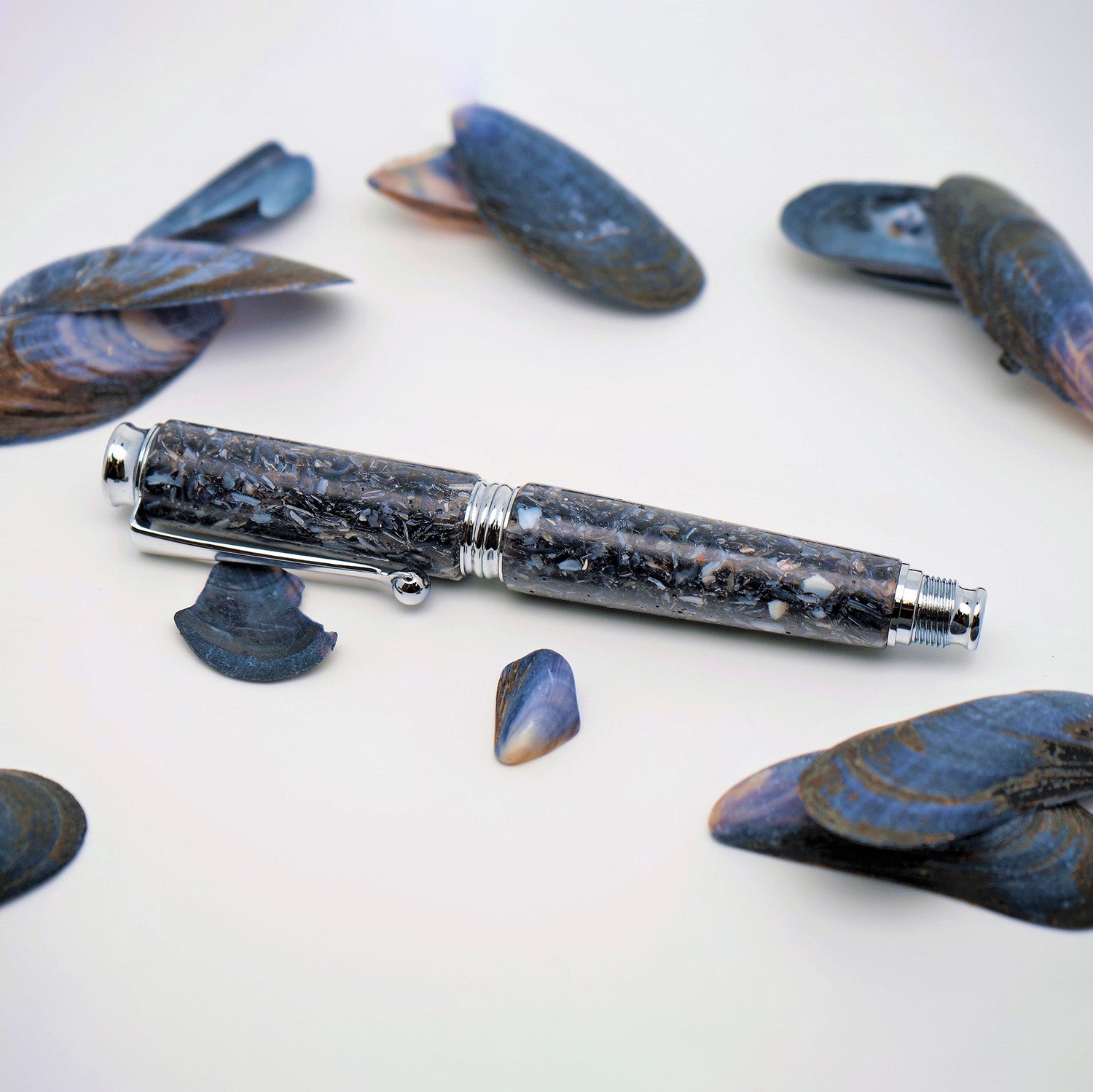 Mussel shell fountain pen
