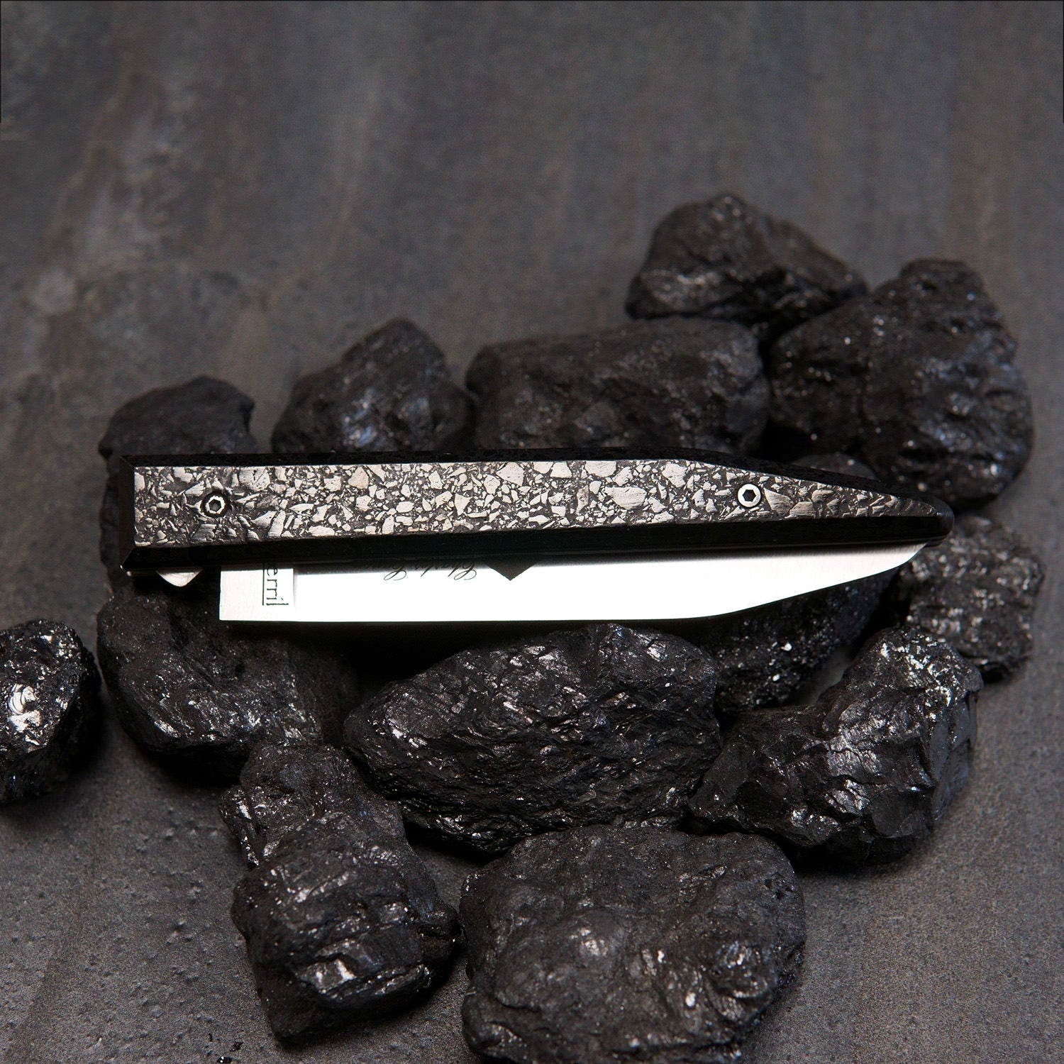 Couteau le terril manche en charbon (finition poli)